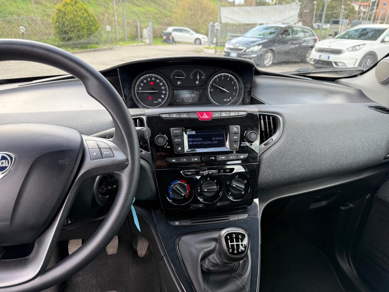 Lancia Ypsilon 1.0 FireFly 5 porte S&S Hybrid Ecochic Silver