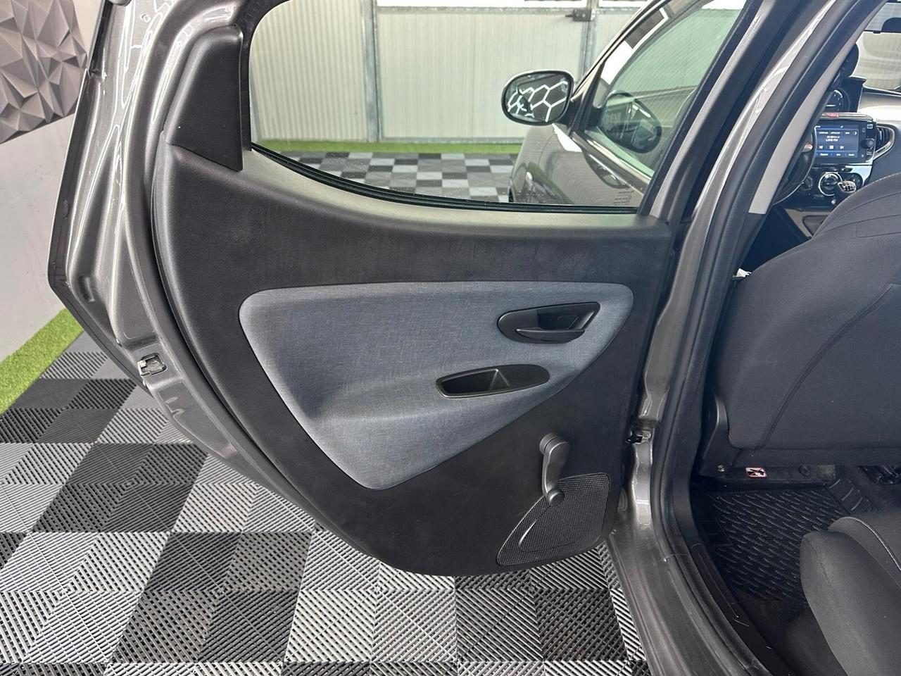 Lancia Ypsilon 1.0 FireFly 5 porte S&S Hybrid Alberta Ferretti