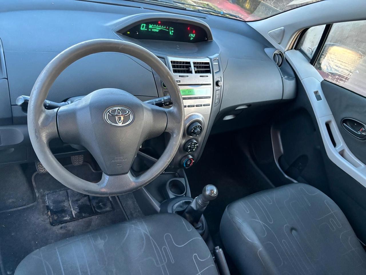 Toyota Yaris 1.0 5 porte Sol UNICO PROPRIETARIO TAGLIANDATA TOYOTA UNICO PROPRIETARIO