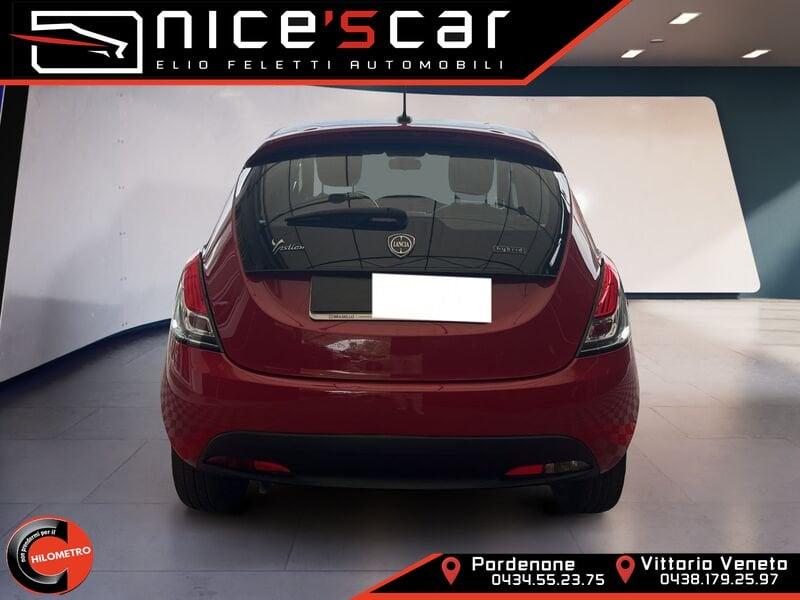 Lancia Ypsilon Ypsilon 1.0 FireFly 5 porte S&S Hybrid Ecochic Silver