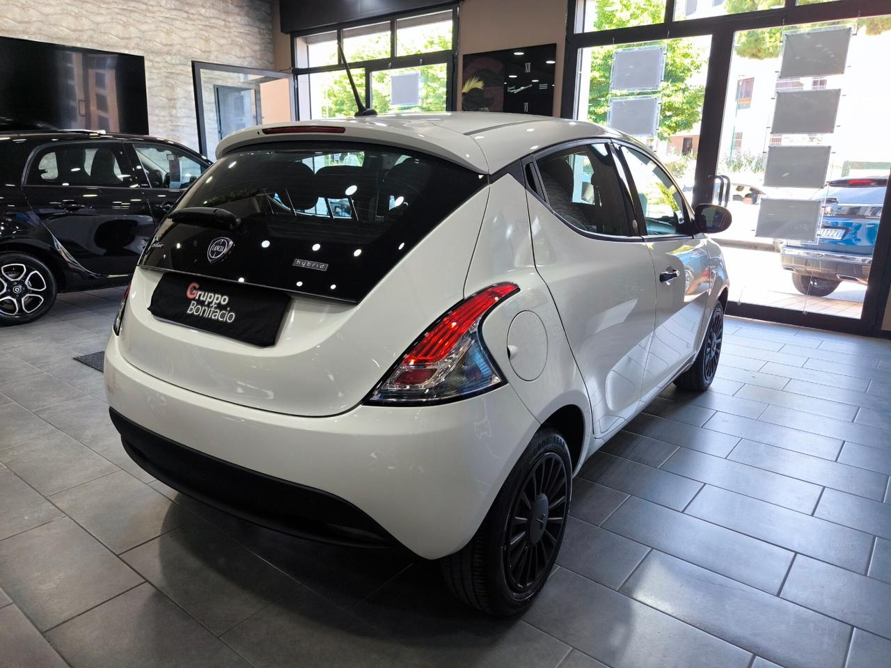 Lancia Ypsilon 1.0 FireFly 5 porte S&S Hybrid Ecochic Silver