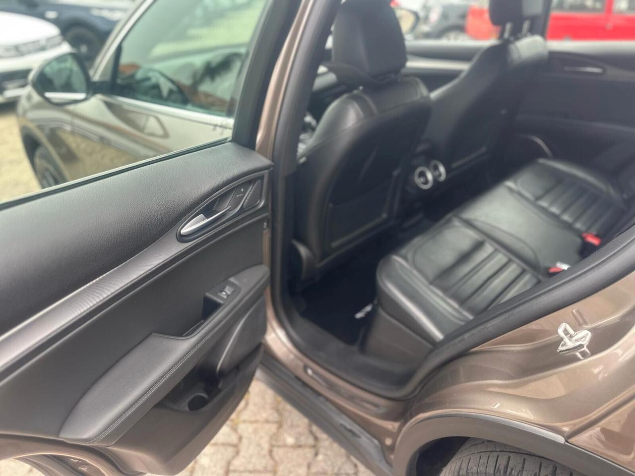 Alfa Romeo Stelvio 2.2 Turbodiesel 210 CV AT8 Q4 Executive