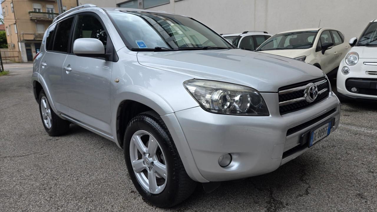 Toyota RAV 4 2.2 D-4D 177 CV Luxury 4x4