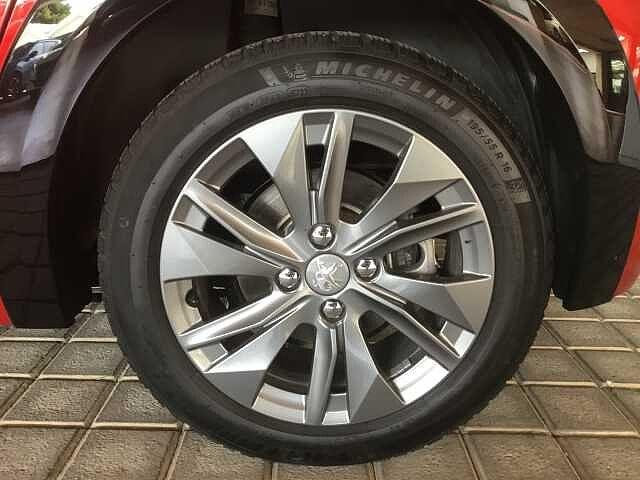 Peugeot 208 Allure Pack 136 CV - Usata