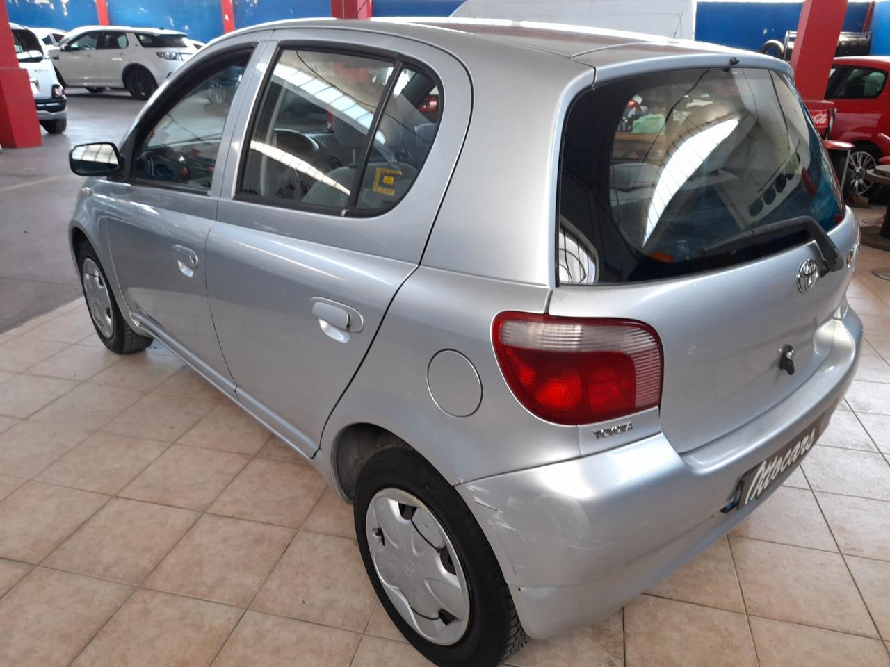 Toyota Yaris 1.0i 16V cat 5 porte Sol