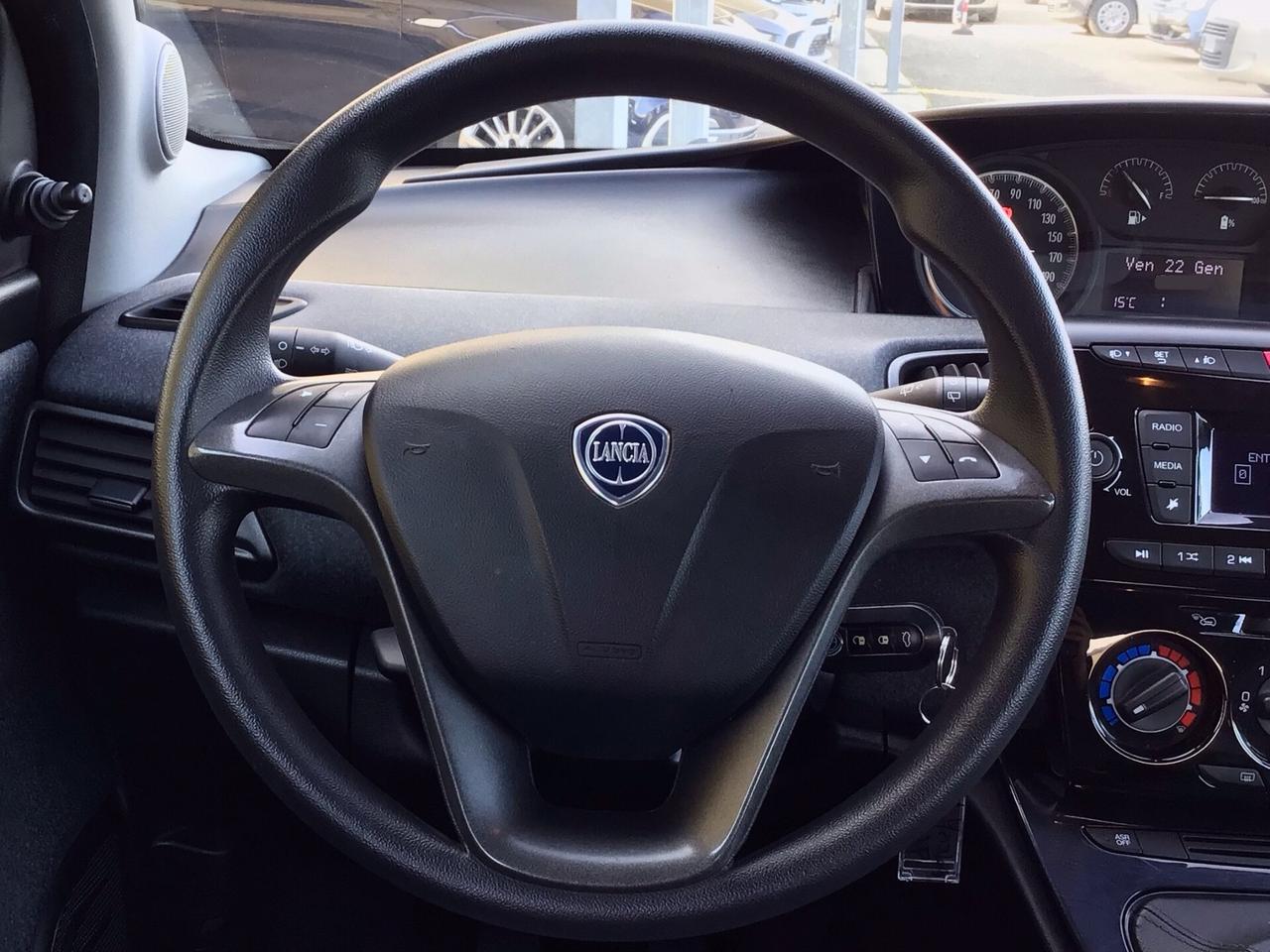 Lancia Ypsilon 1.0 70Cv FireFly 5 porte Hybrid Silver