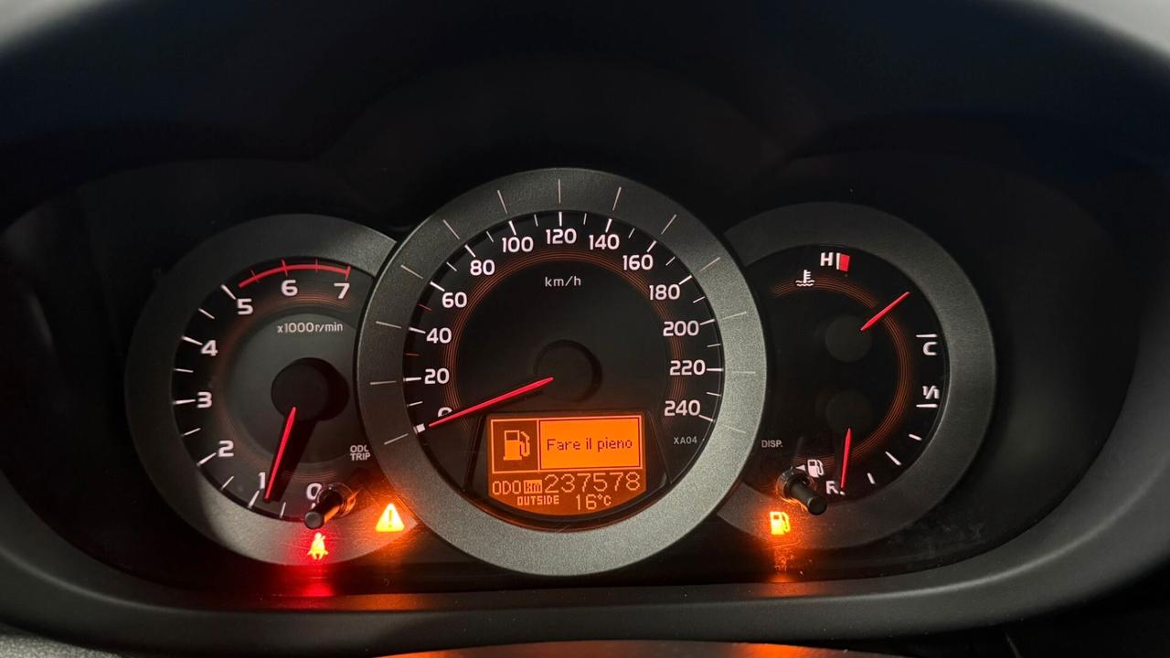 Toyota RAV4 4x4 2.2 D-4D 136cv Luxury