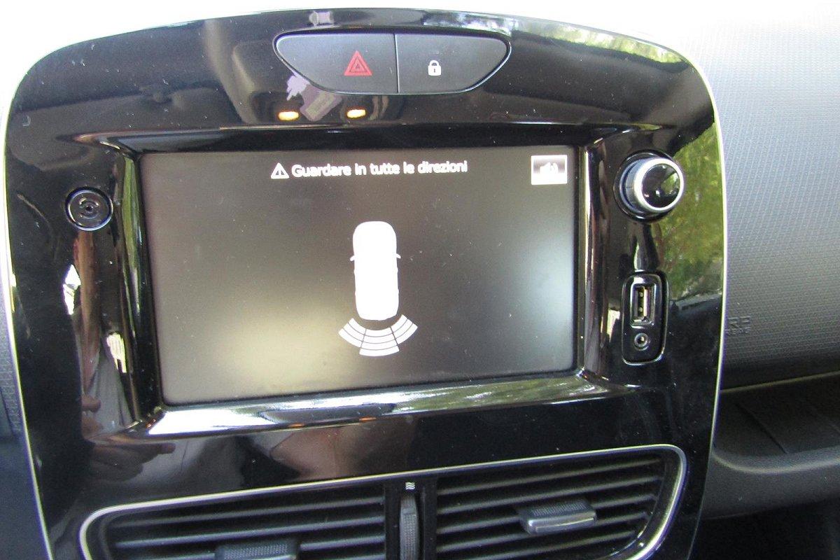 RENAULT Clio TCe 12V 90 CV 5 porte Moschino Intens