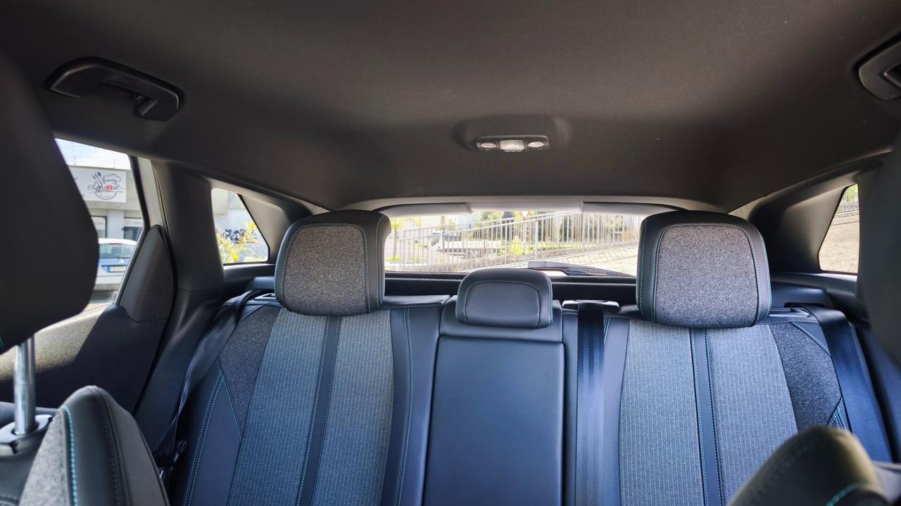 Peugeot 3008 Dic 2023 1.5BlueHd Eat8 130cv Allure