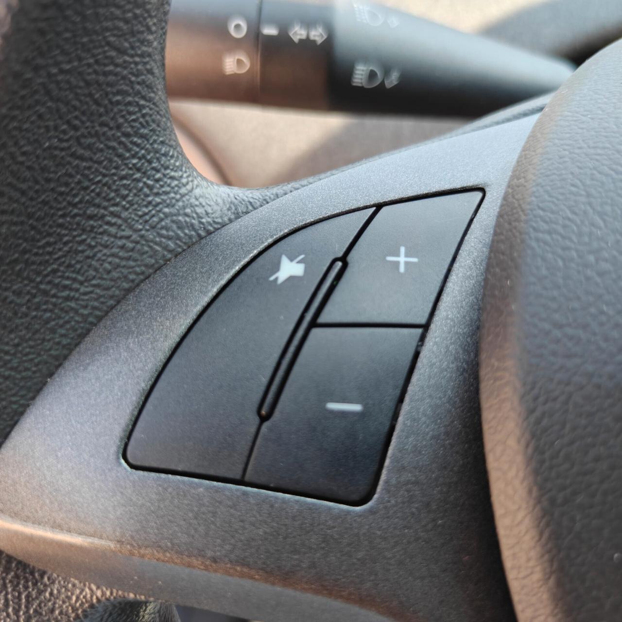 Lancia Ypsilon 1.0 Bz 70 Cv Hybrid Silver