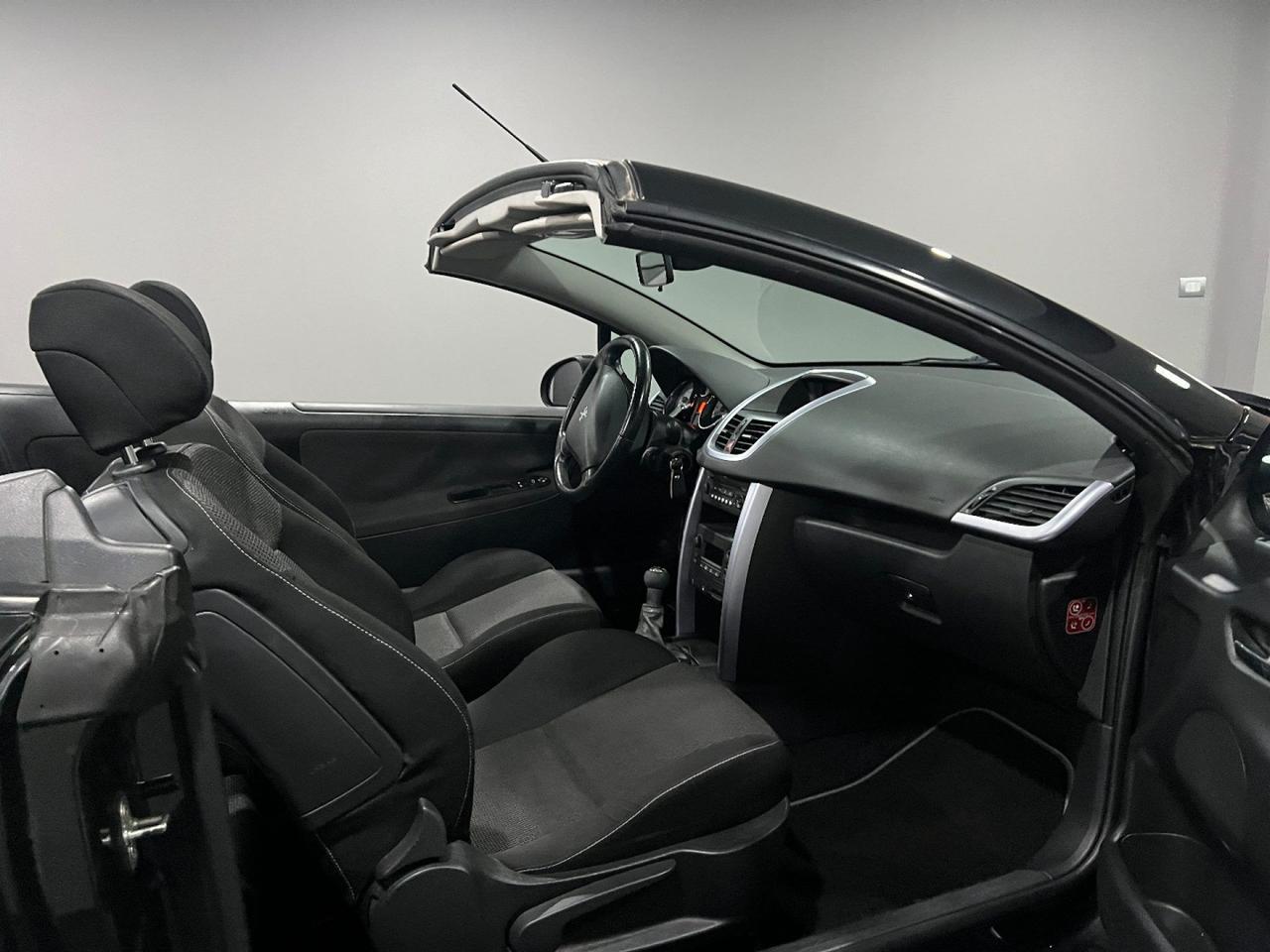 Peugeot 207 1.6 HDi 110CV CC Féline