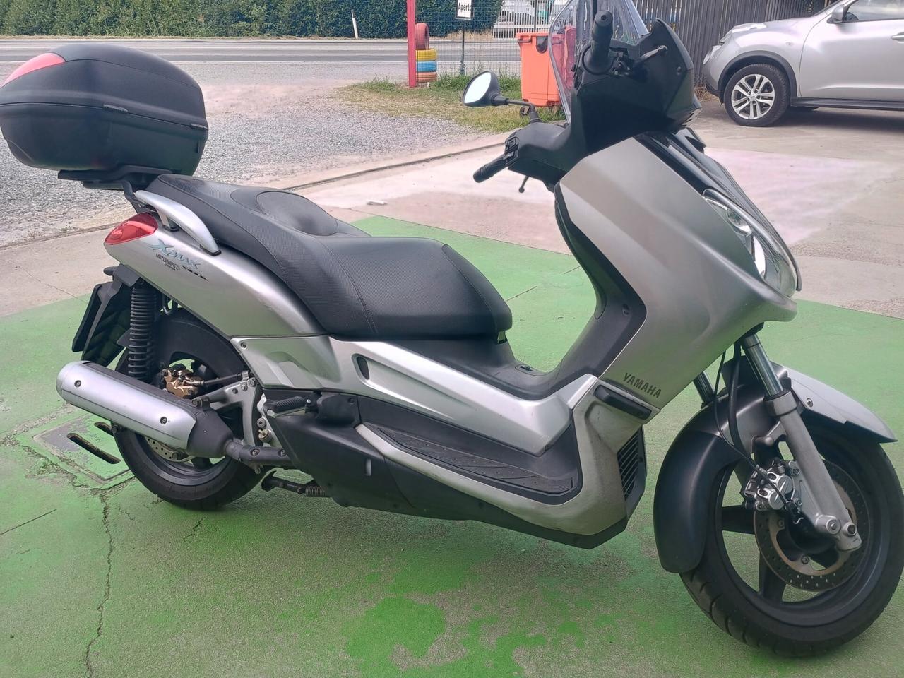 Yamaha X-Max 250