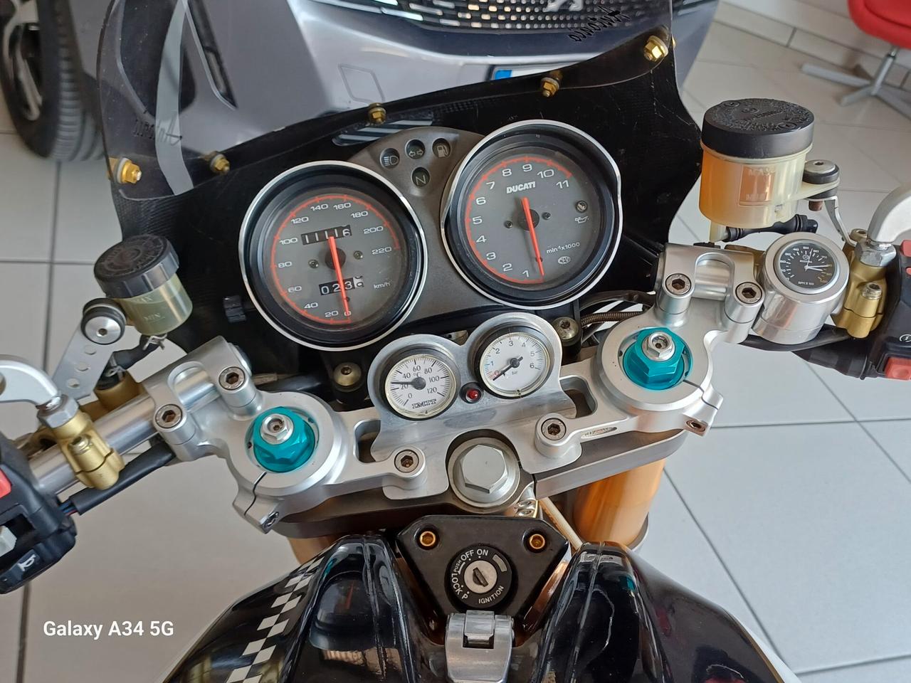 DUCATI MONSTER R 600