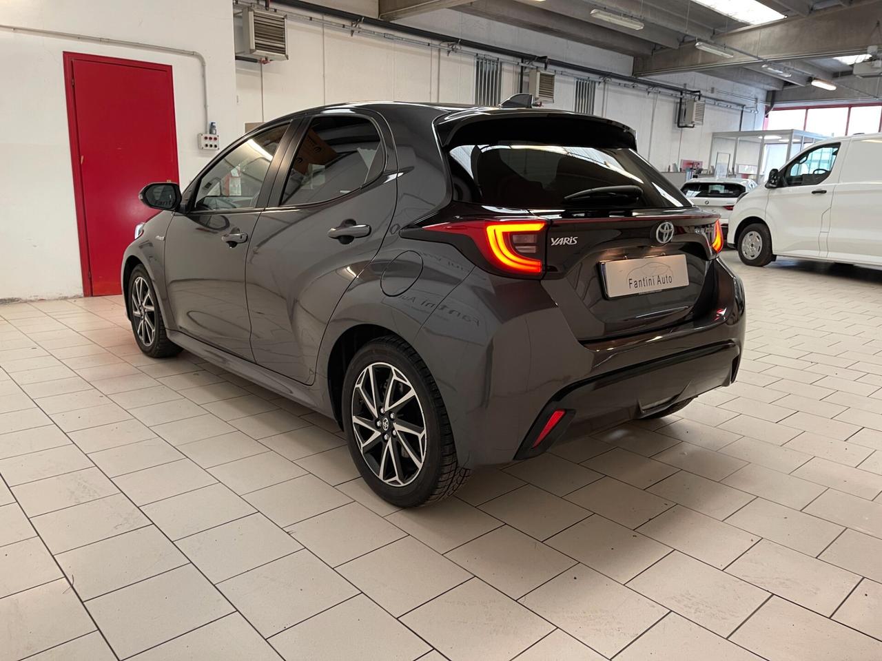 Toyota Yaris Lounge 1.5h cvt c.auto-OK Neopatentati-LEGGI SOTTO