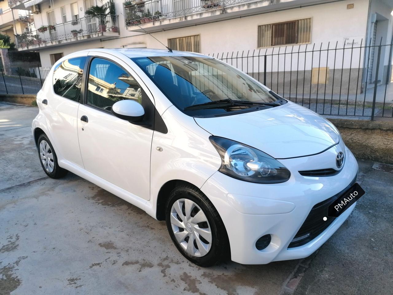 Toyota Aygo 1.0 12V 5 porte Lounge - Navy