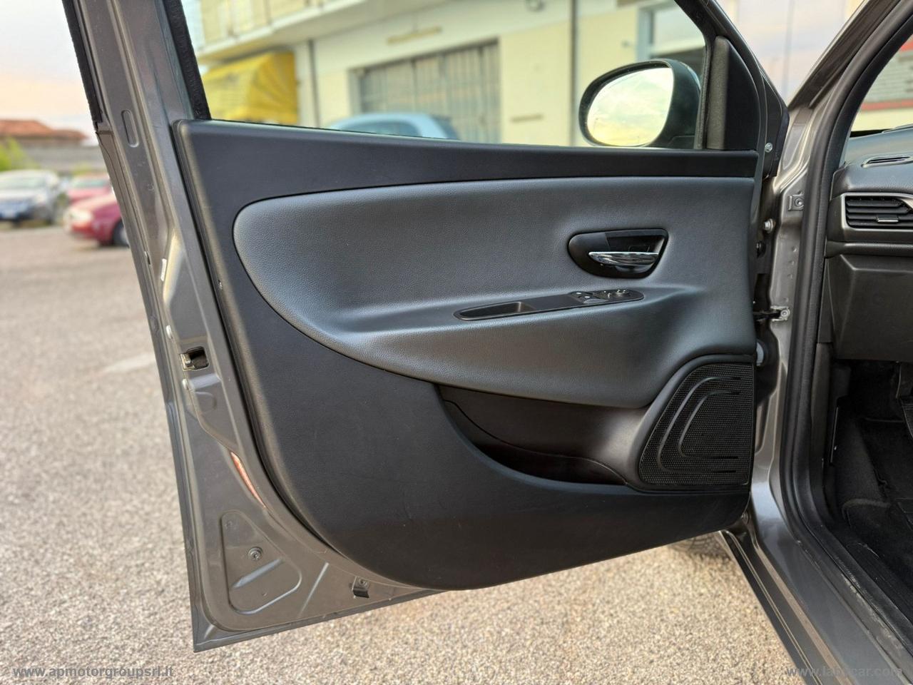 LANCIA Ypsilon 1.2 69 CV 5p. S&S Gold