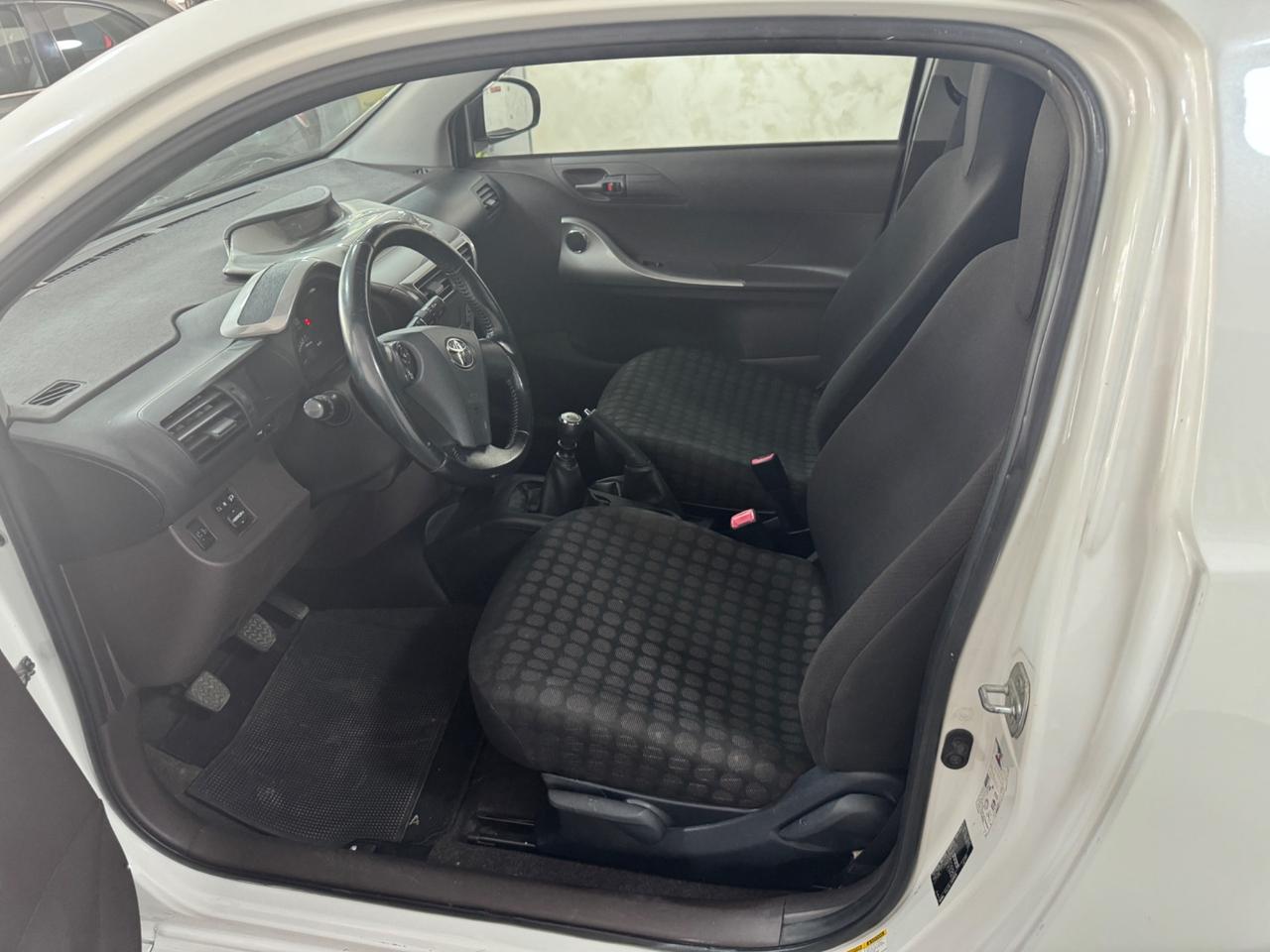 Toyota iQ 1.0 Sol