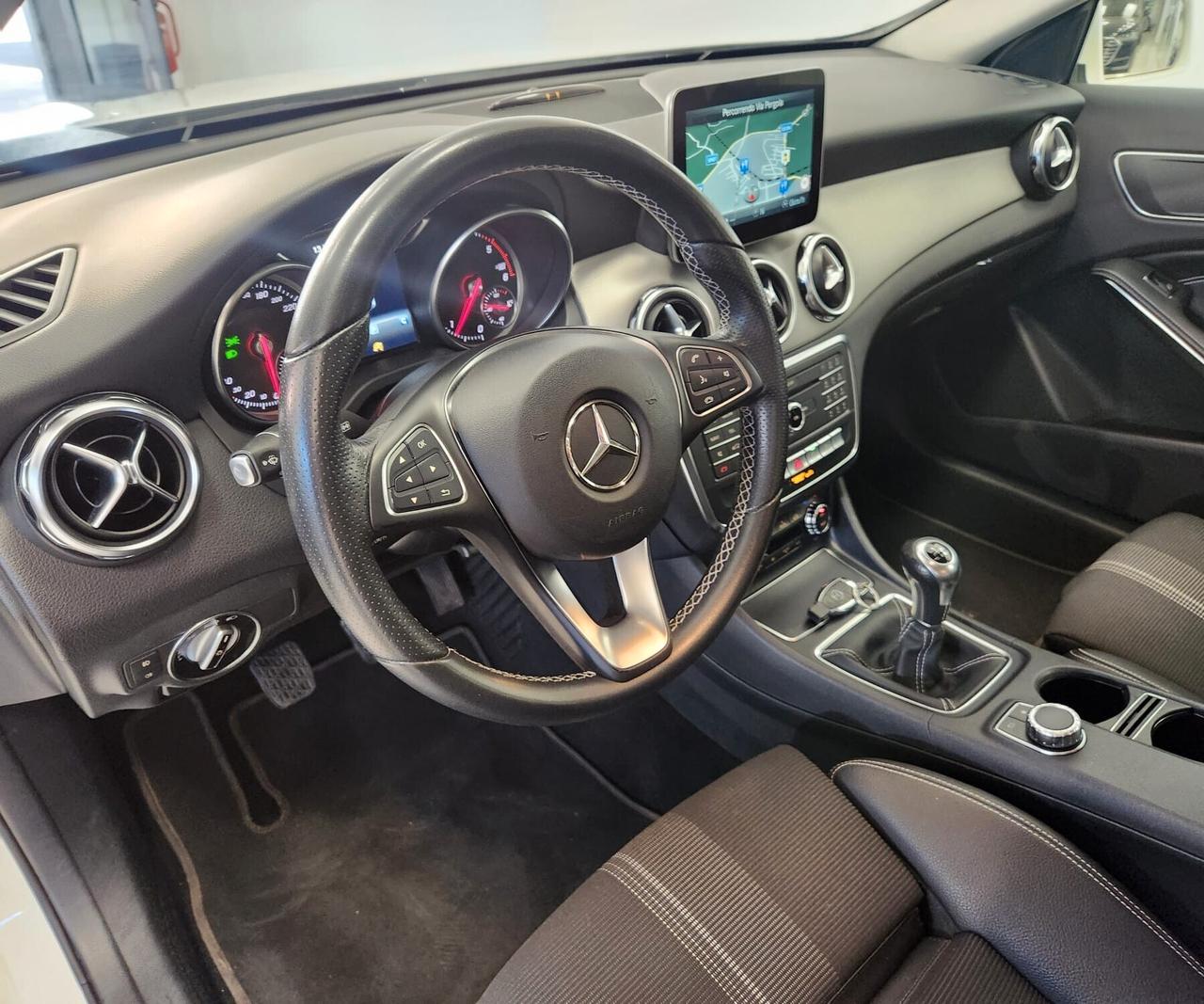 Mercedes-benz GLA 180 d Premium