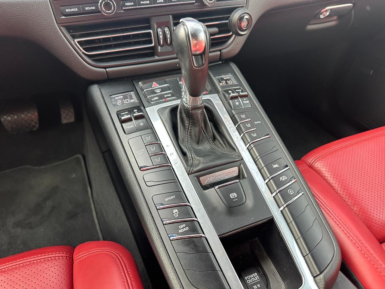 Porsche Macan 2.0 T 245 CV Sport Design PDK