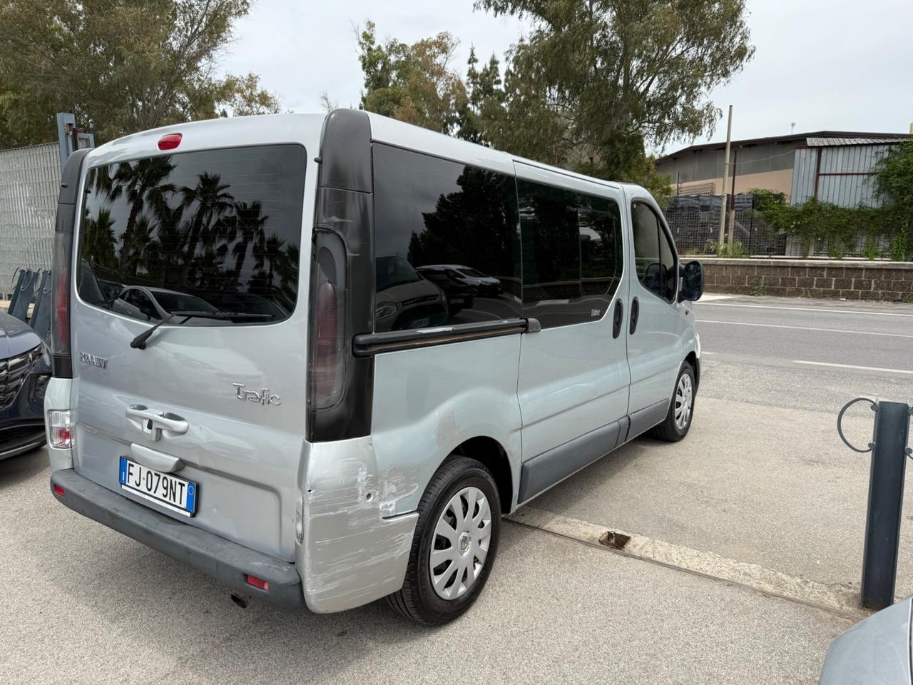 Renault Trafic 1.9 dCi 9 POSTI VETTURA