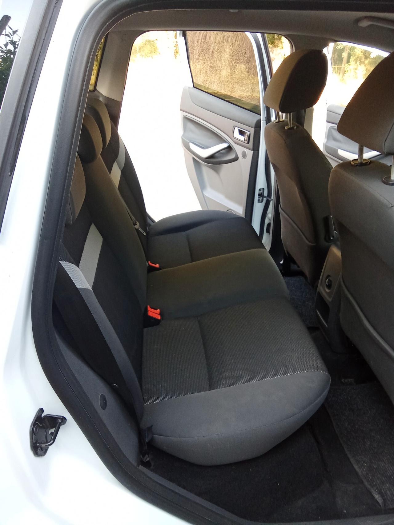 Ford Kuga 2.0 TDCi 140 CV 012