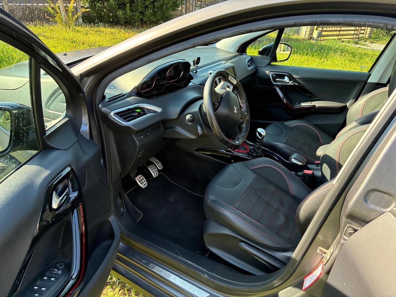 Peugeot 2008 BlueHDi 120 S&S Black Matt