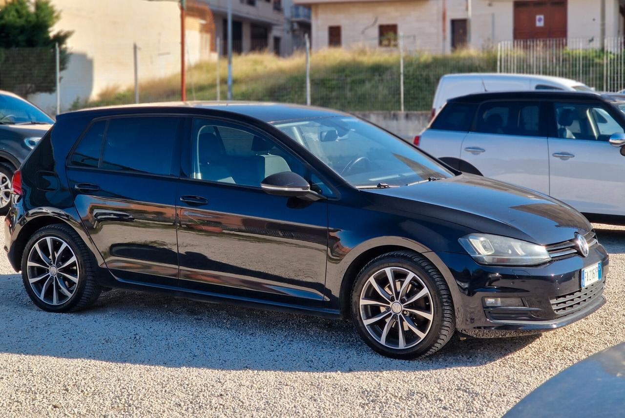 Volkswagen Golf 1.6 TDI 110cv BIXENON RETROCAM NAVI