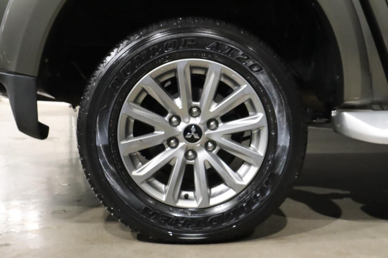 Mitsubishi L200 2.4 DI-D 180 CV DoCab solo 17500 KM