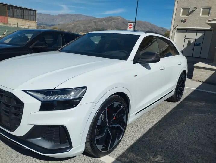 Audi Q8 50TDI 286CV COMPETITION BANG&OLUFSEN 23" CARBONIO
