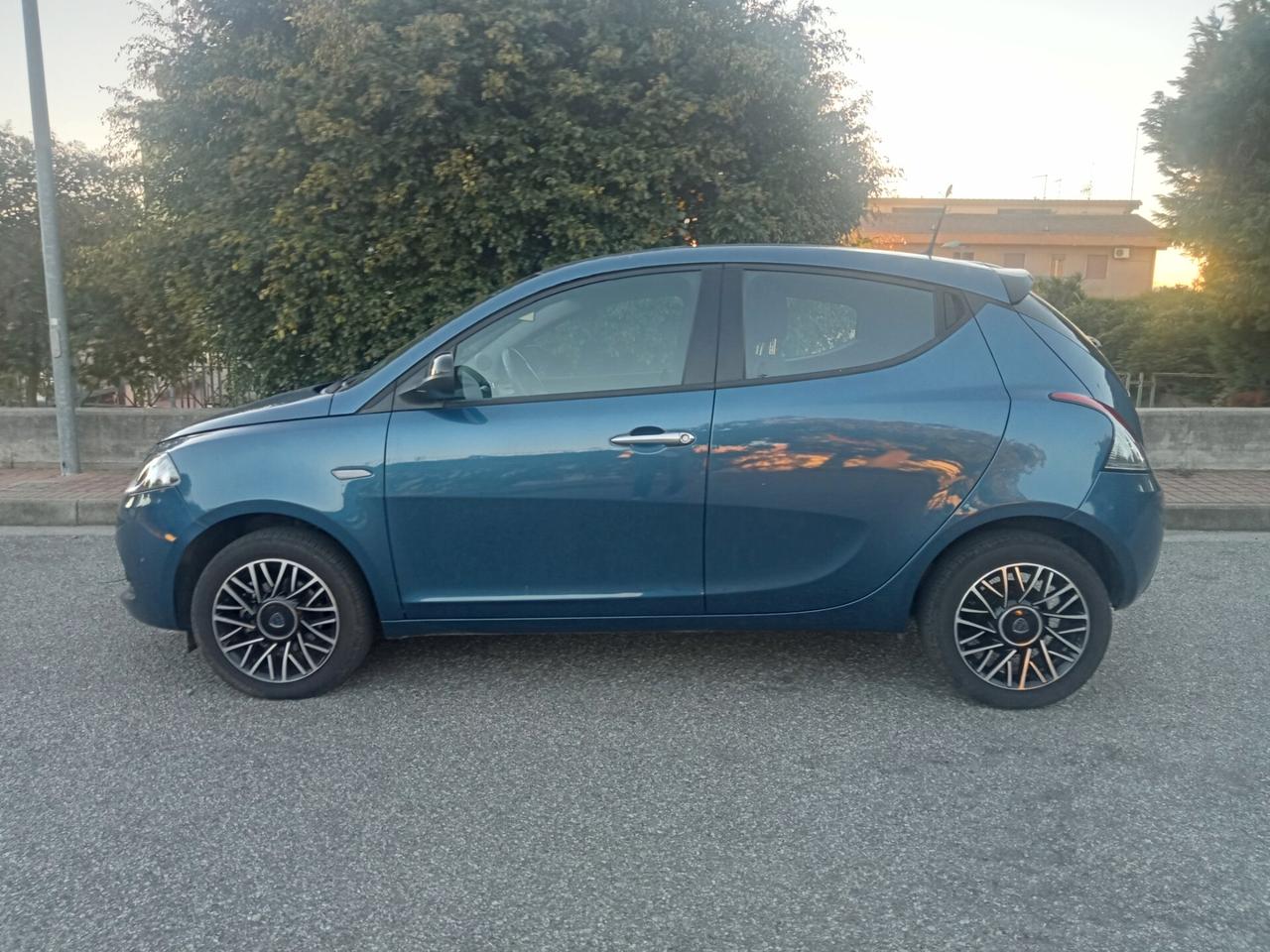 Lancia Ypsilon 1.0 FireFly 5 porte S&S Hybrid Platino