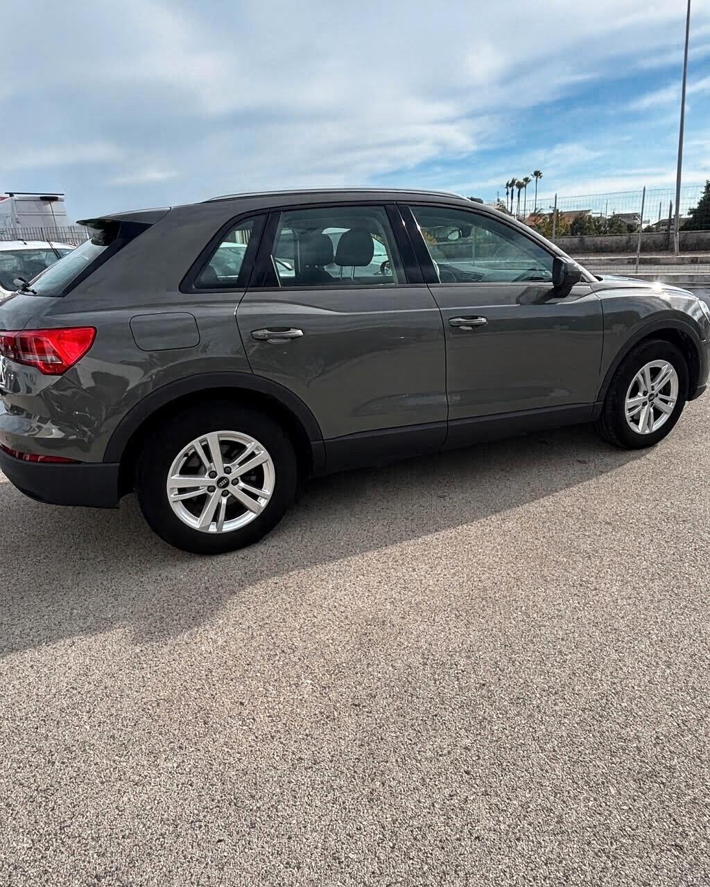 Audi Q3 35 TDI S tronic Business