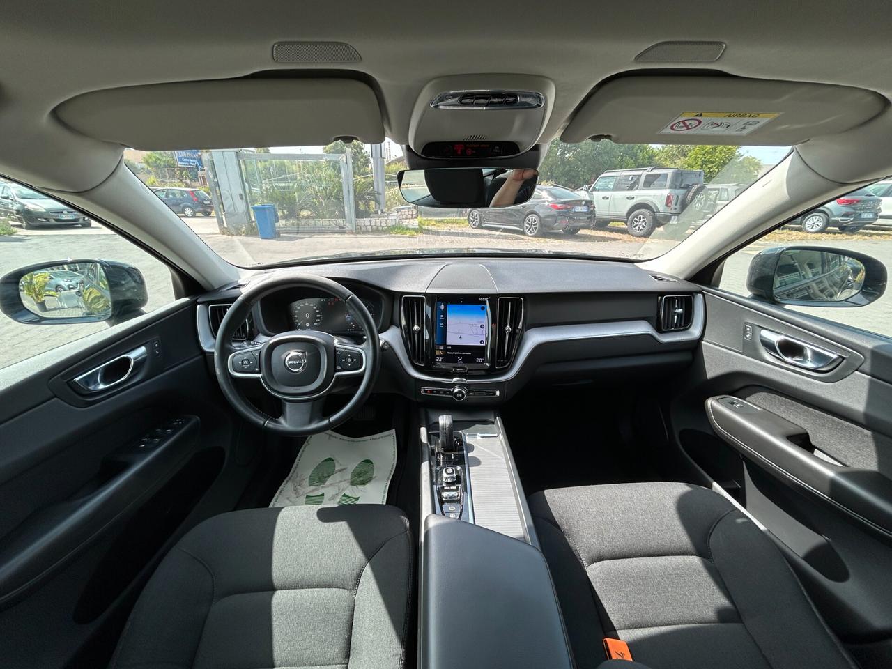 Volvo XC60 2.0 b4 Momentum awd auto