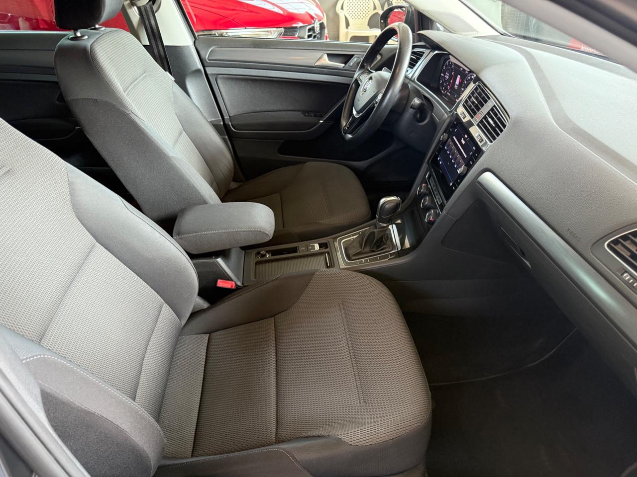 Volkswagen Golf 1.0 TSI 110 CV DSG 5p. Business BlueMotion Technology