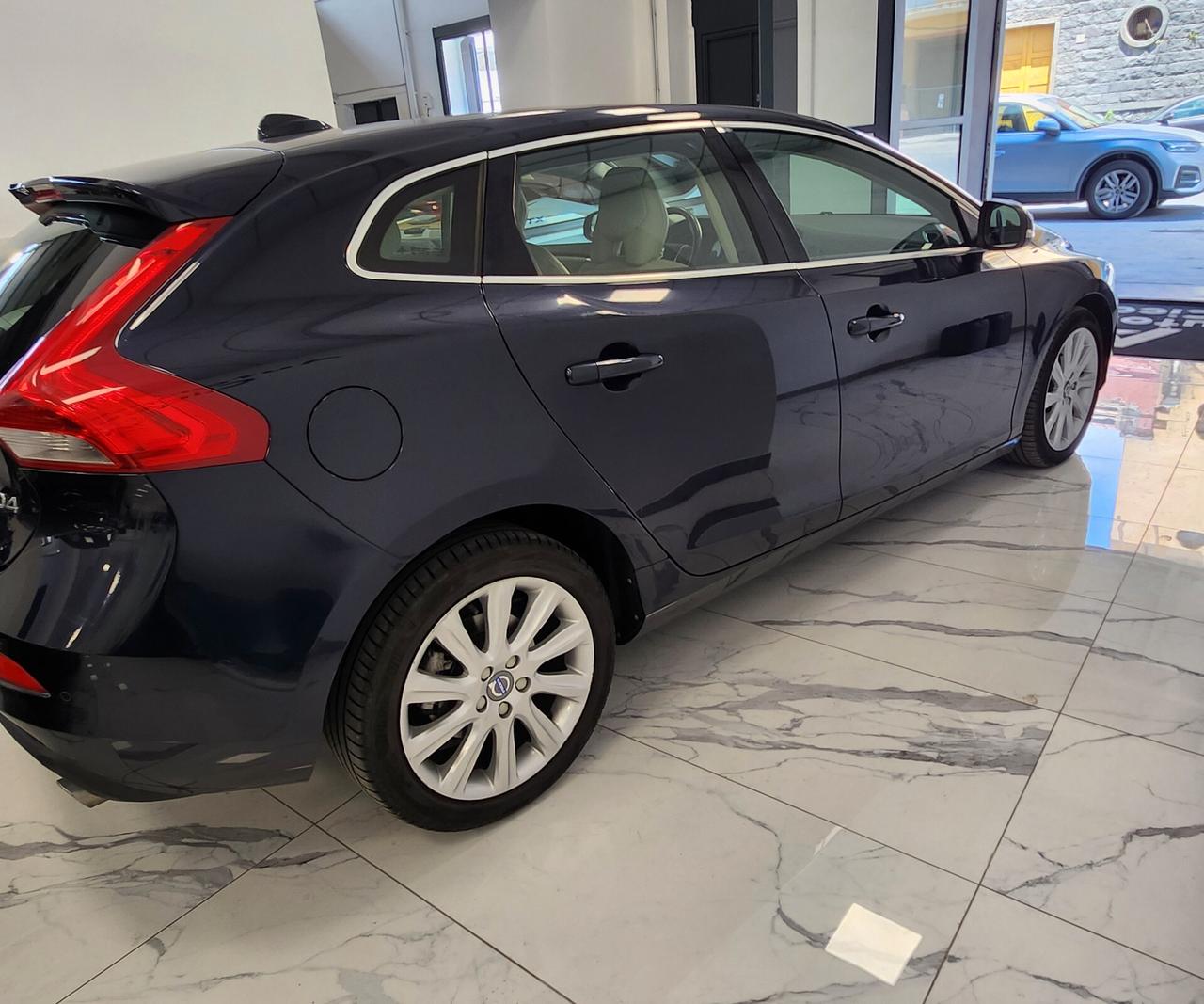 Volvo V40 D4 Geartronic R-design Kinetic