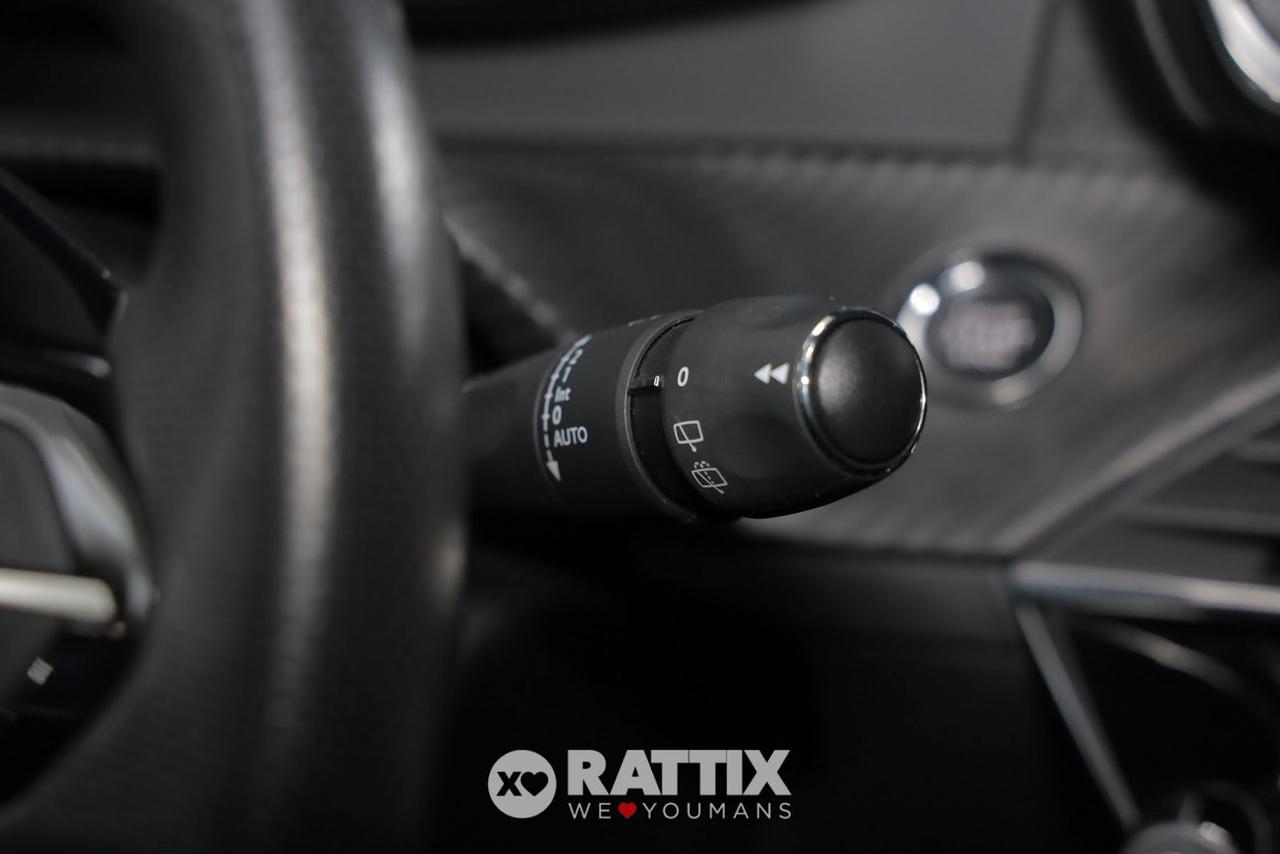 Peugeot e-2008 motore elettrico 100kW GT