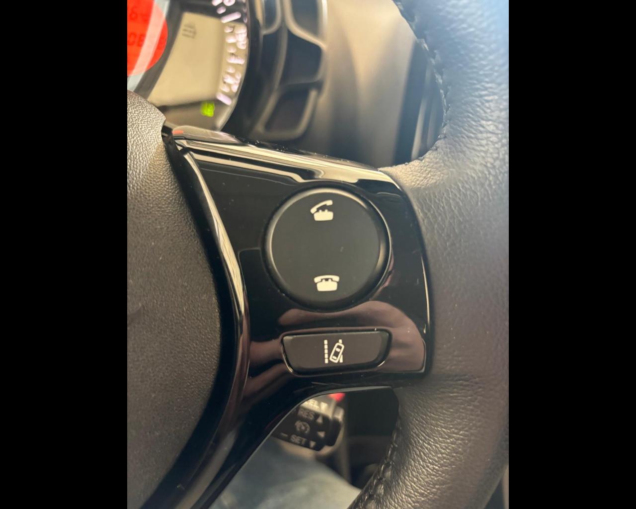 PEUGEOT 108 - 108 5p 1.0 vti Allure Top!