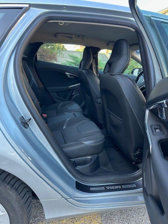 VOLVO V40 D3 Geartronic Momentum