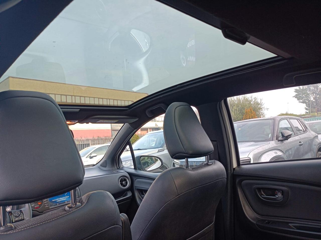 Toyota Yaris 1.5 hybrid 5 p. trend "White Edition"