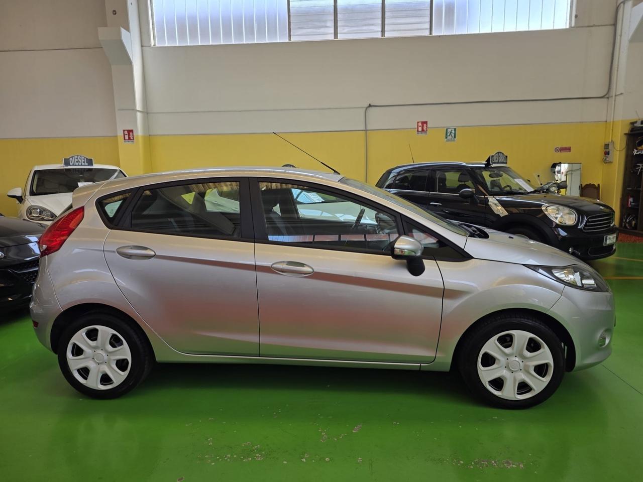 Ford Fiesta 1.2 60CV 5 p. 141000km.