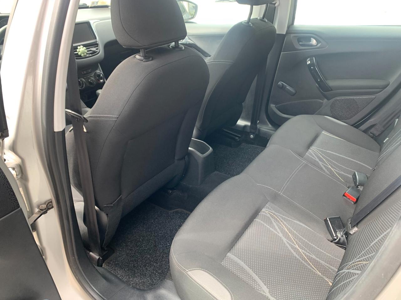 Peugeot 208 1.4 HDi 68 CV 5 porte Allure