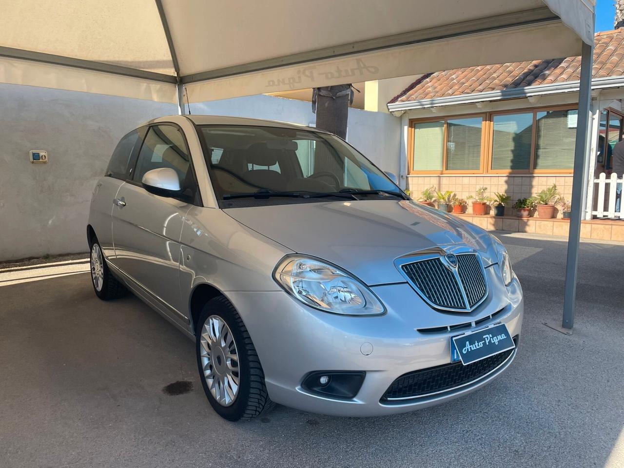 Lancia Ypsilon 1.3 MJT 75 CV Platino