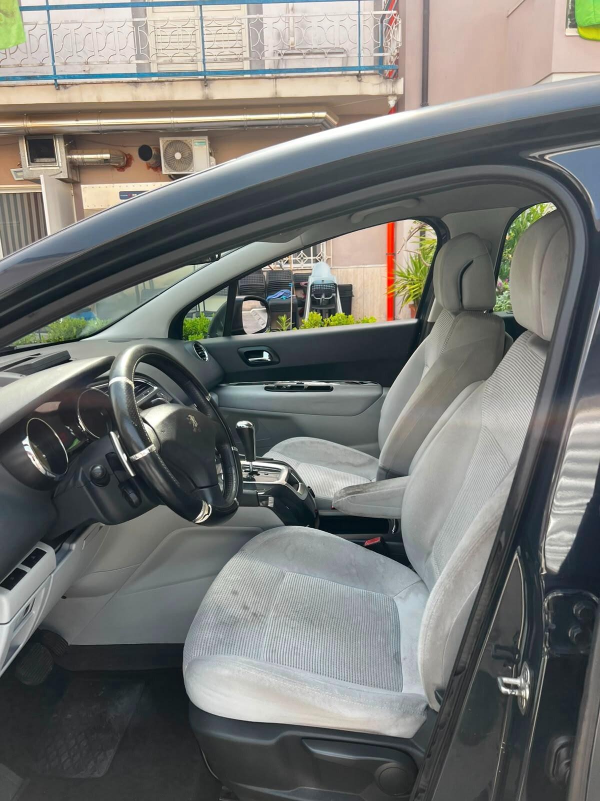 Peugeot 5008 1.6 e-HDi 112CV Stop&Start cambio robotizzato Tecno