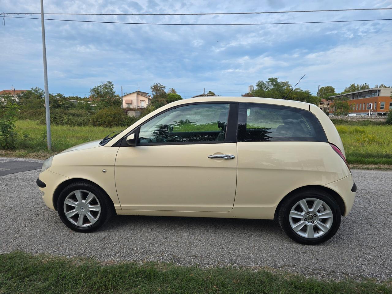 Lancia Ypsilon 1.2 Benzina con GARANZIA - NEOPATENTATI