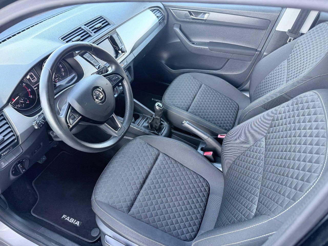 Skoda Fabia 5 Porte Fabia 1.0 mpi Twin Color Design Edition Argento 60cv