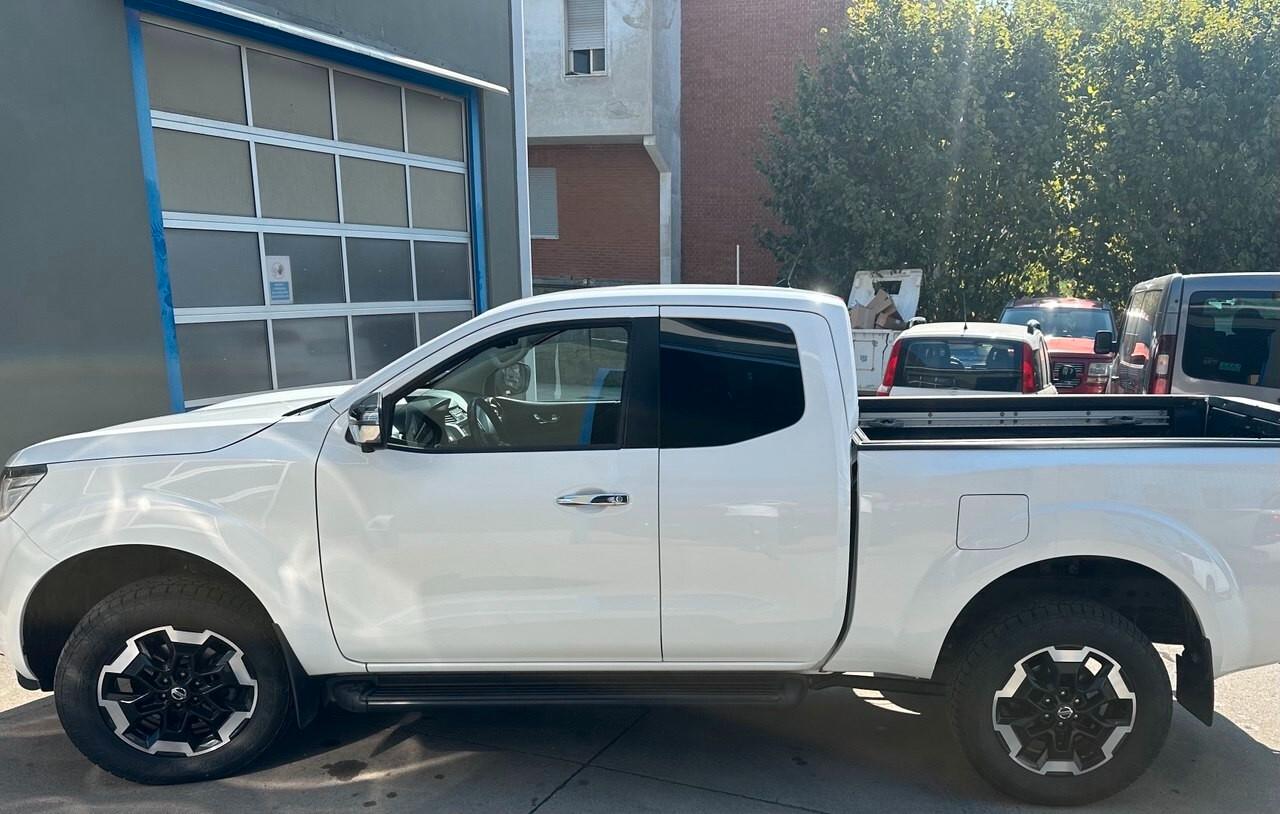 Nissan Navara 2.3 dCi 4WD King Cab Acenta