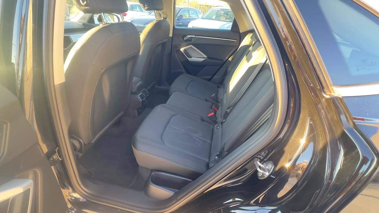 Audi Q3 35 TDI S tronic Business