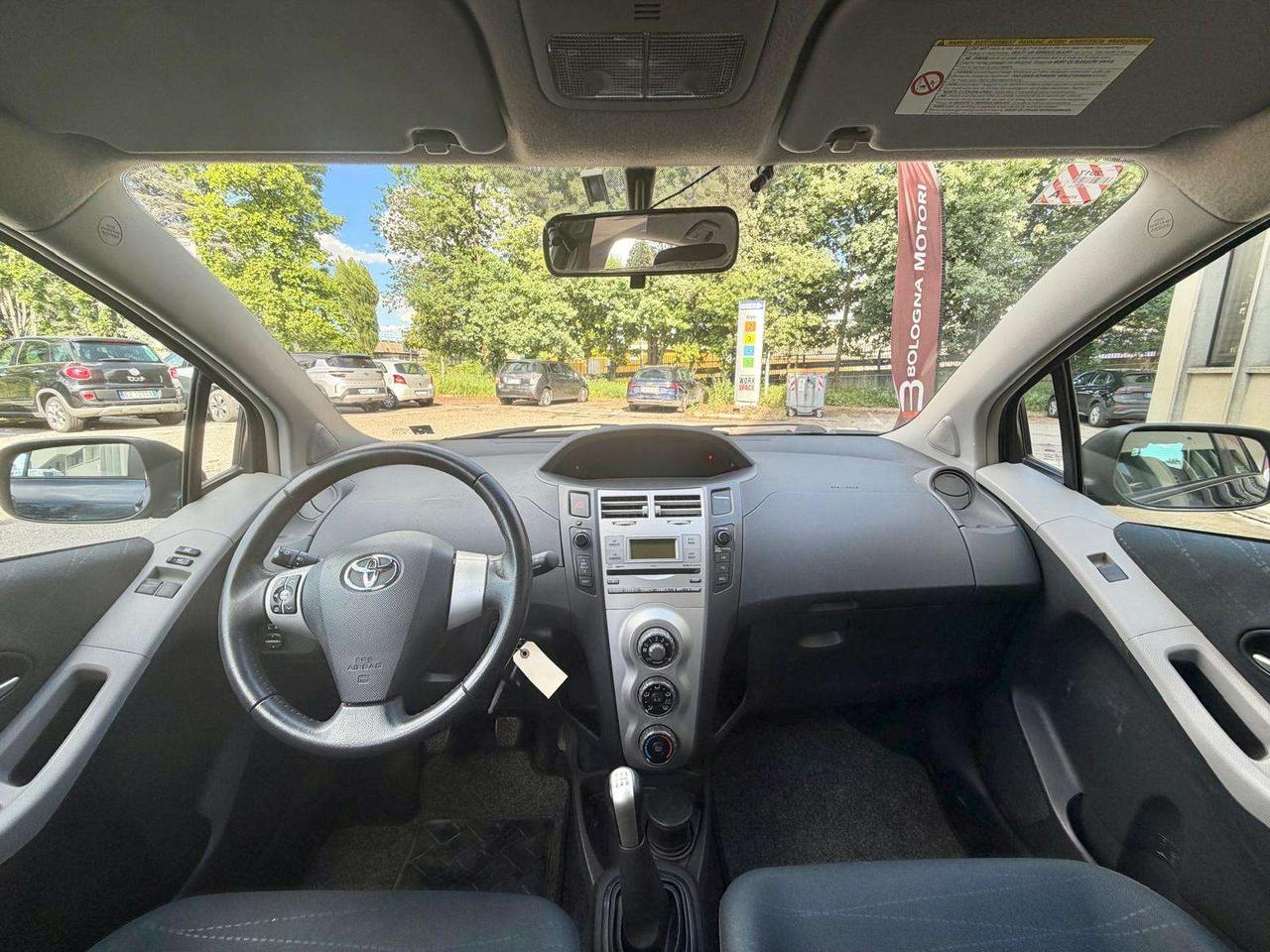 Toyota Yaris BENZINA