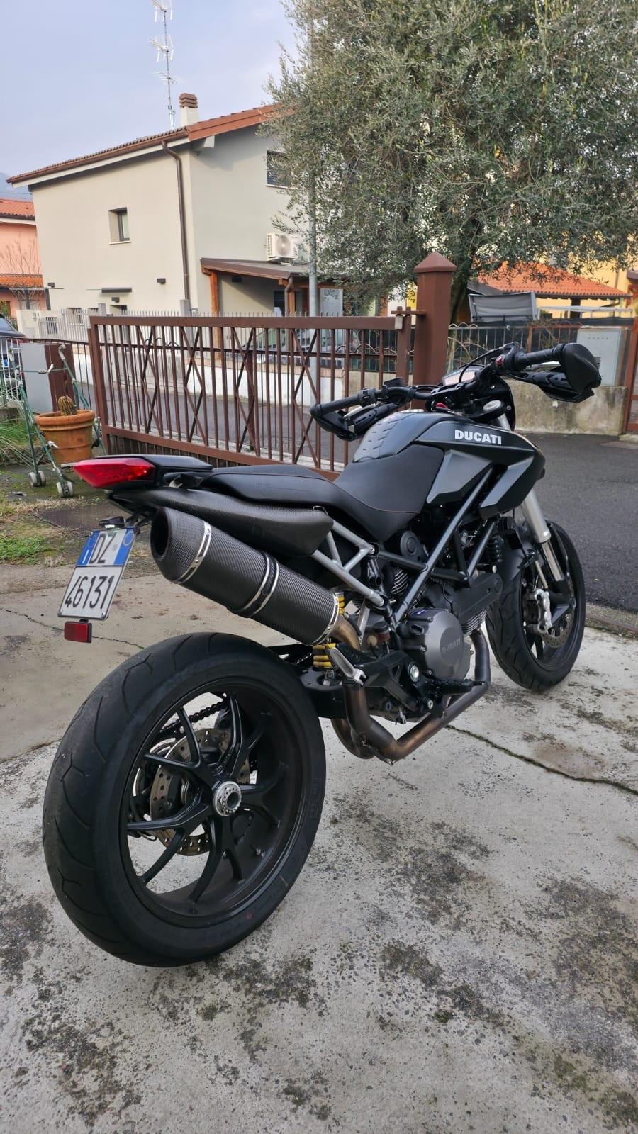 Ducati Hypermotard 796