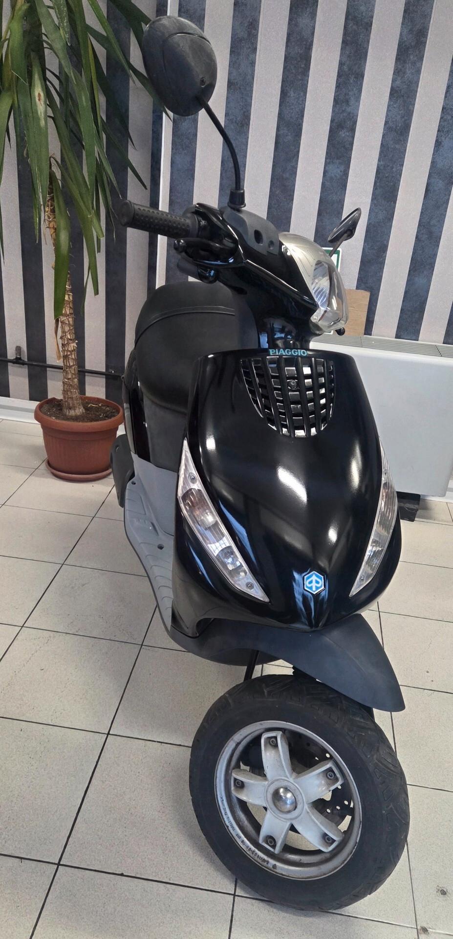 Piaggio Zip 125 Scooter