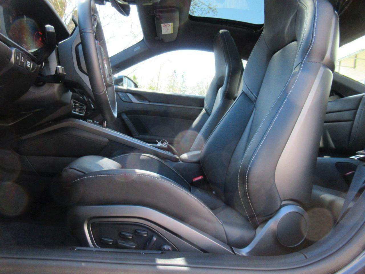 PORSCHE 992 911 Carrera